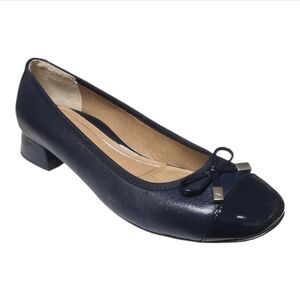 Vionic Daphne Navy Leather Cap Toe Pump